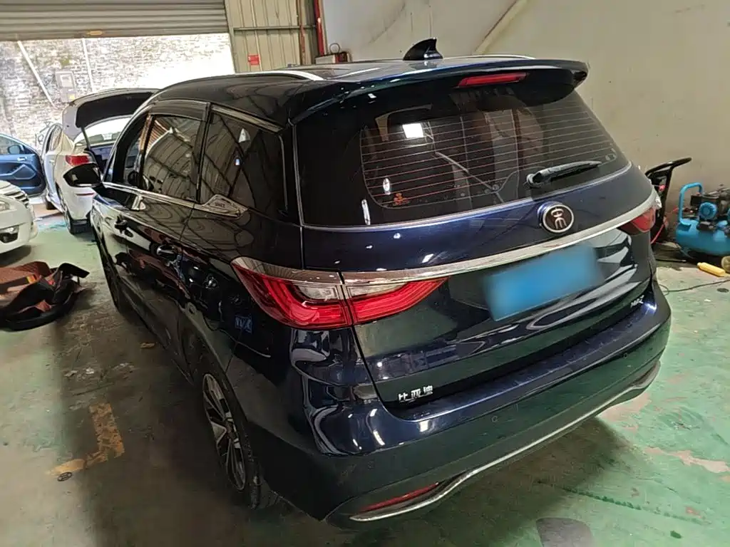 Фото 5 - BYD Song MAX