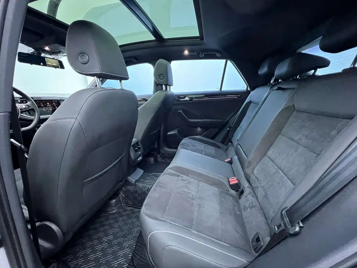 Volkswagen T-ROC 2021 280TSI DSG 4WD Luxury Connected фото 2