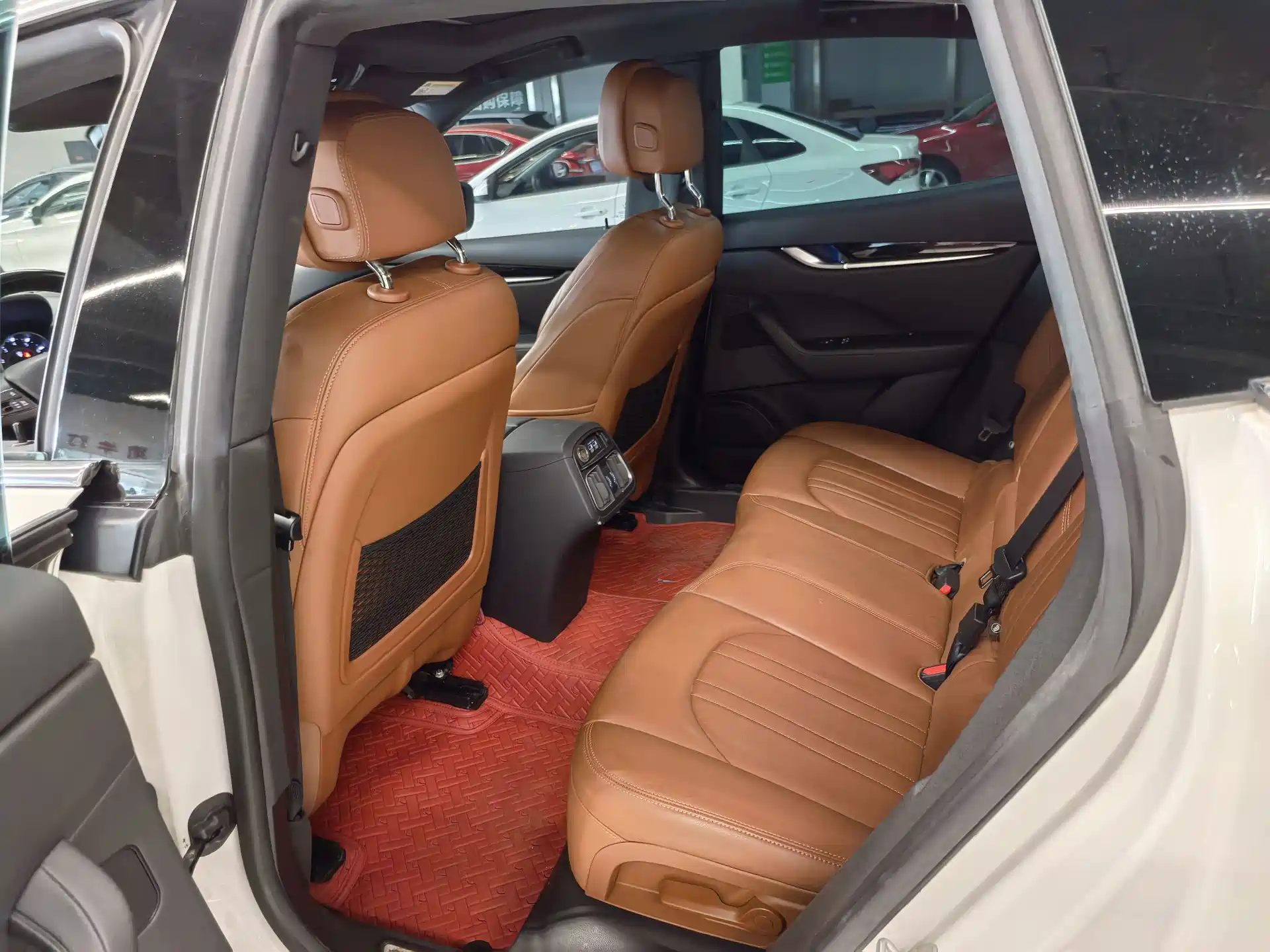 Photo 8 - Maserati Levante