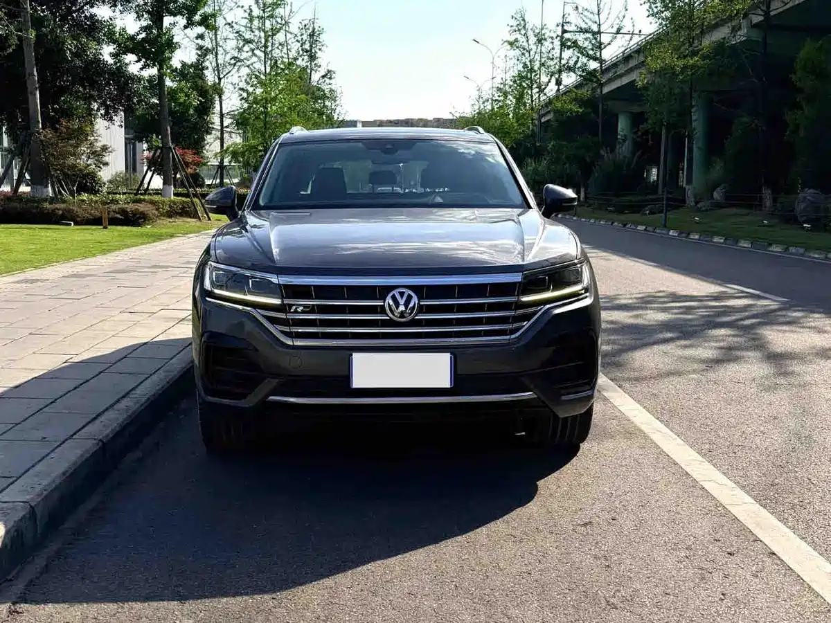 Фото 2 - Volkswagen Touareg