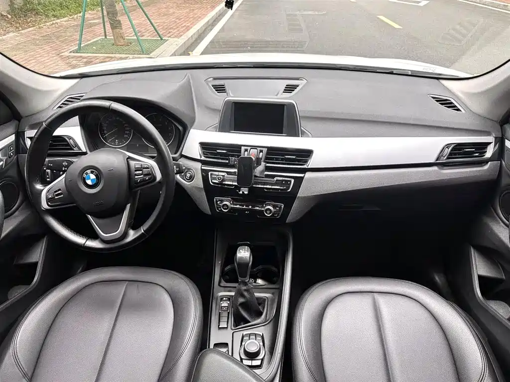 BMW X1 2018 sDrive18Li Fashion Model фото 4