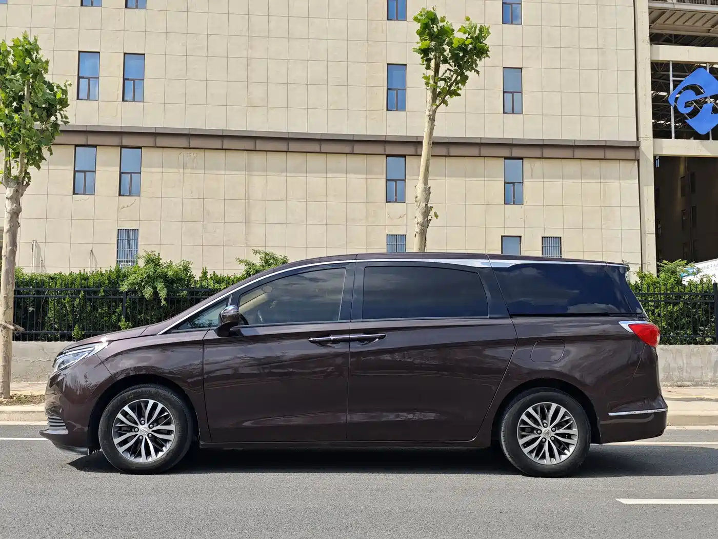 Buick GL8 2017 ES 28T Luxury China V фото 7
