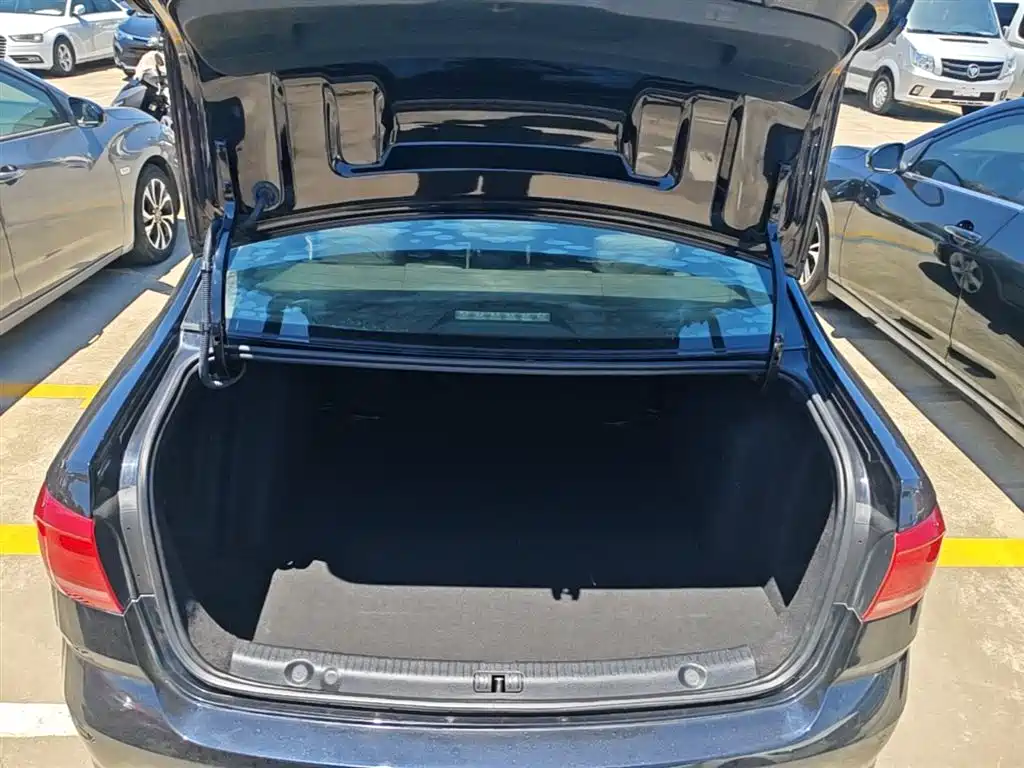 Volkswagen Lavida 2017 1.6L Automatic Trend Edition фото 19