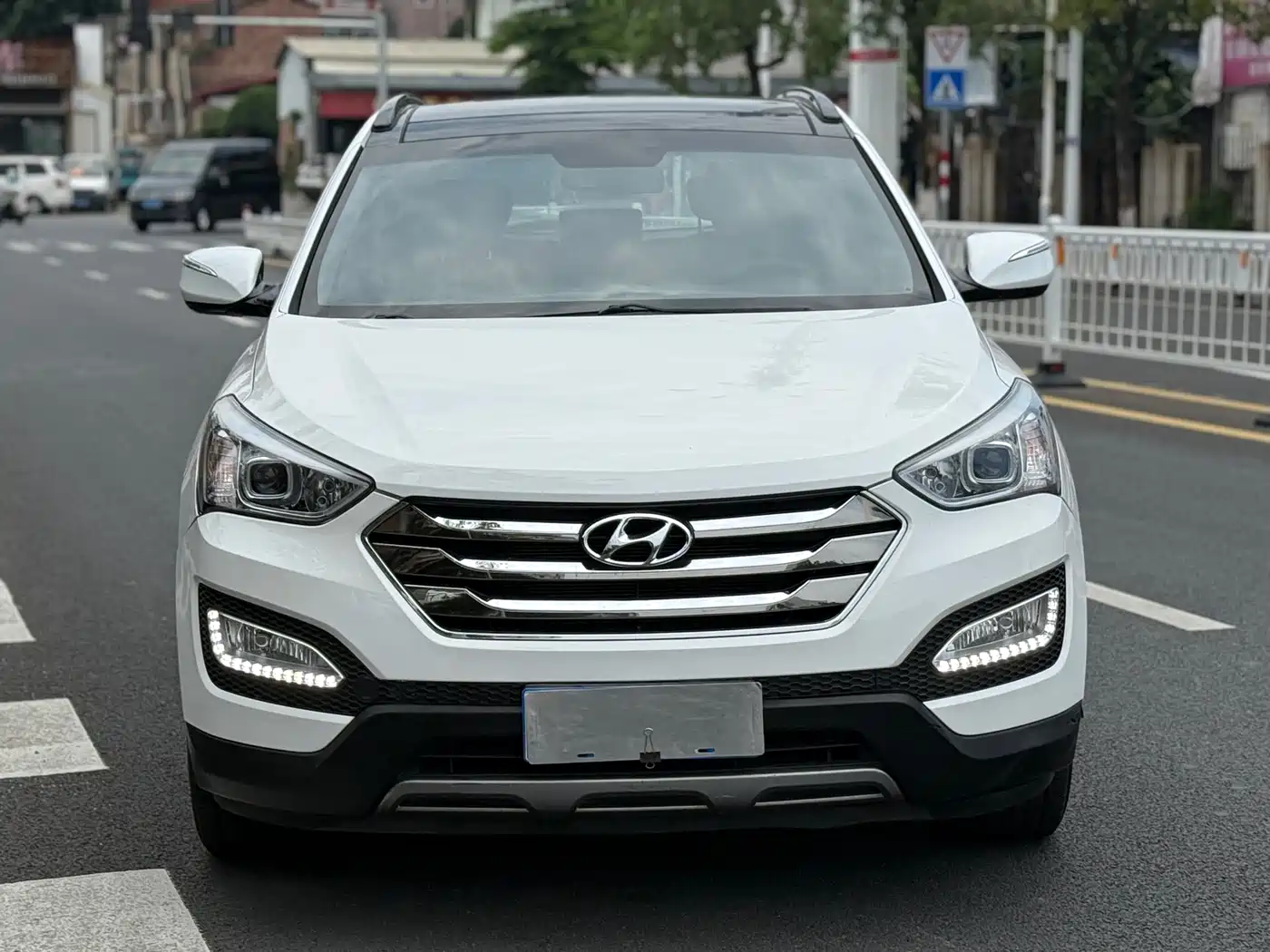 Hyundai Santa Fe 2015 2.4L Automatic 2WD Smart 5-seater фото 2