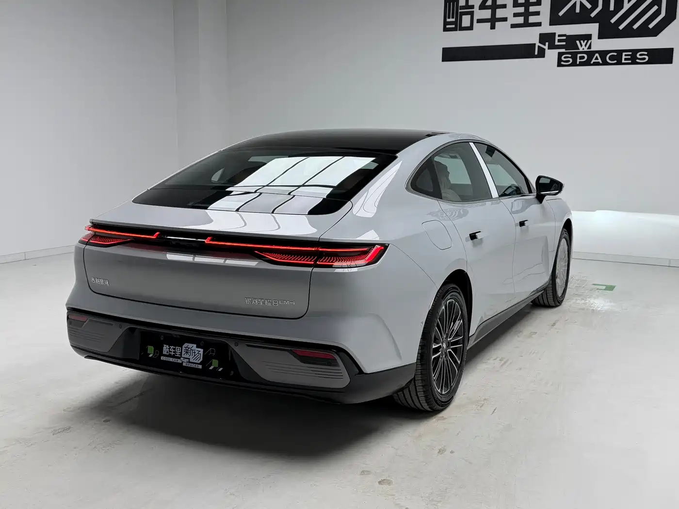 Geely Galaxy Galaxy Xingyao 8 2025 130km EM-i Premium Edition фото 4