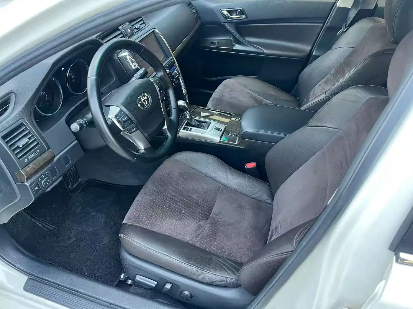 Toyota Reiz 2013 2.5V Premium Edition фото 9
