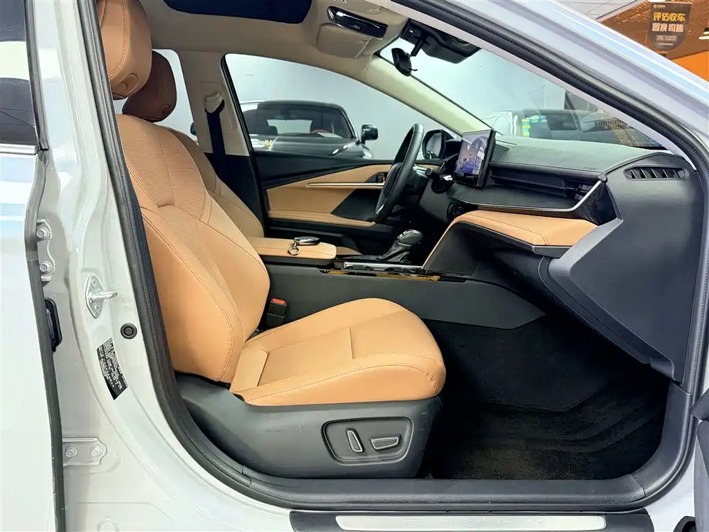 Toyota Camry 2024 Hybrid 2.0HG Premium Edition фото 12