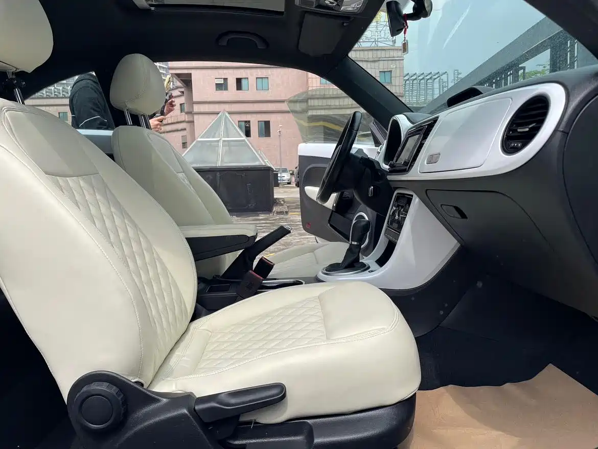 Volkswagen Beetle 2018 180TSI Trend Joy Edition фото 11