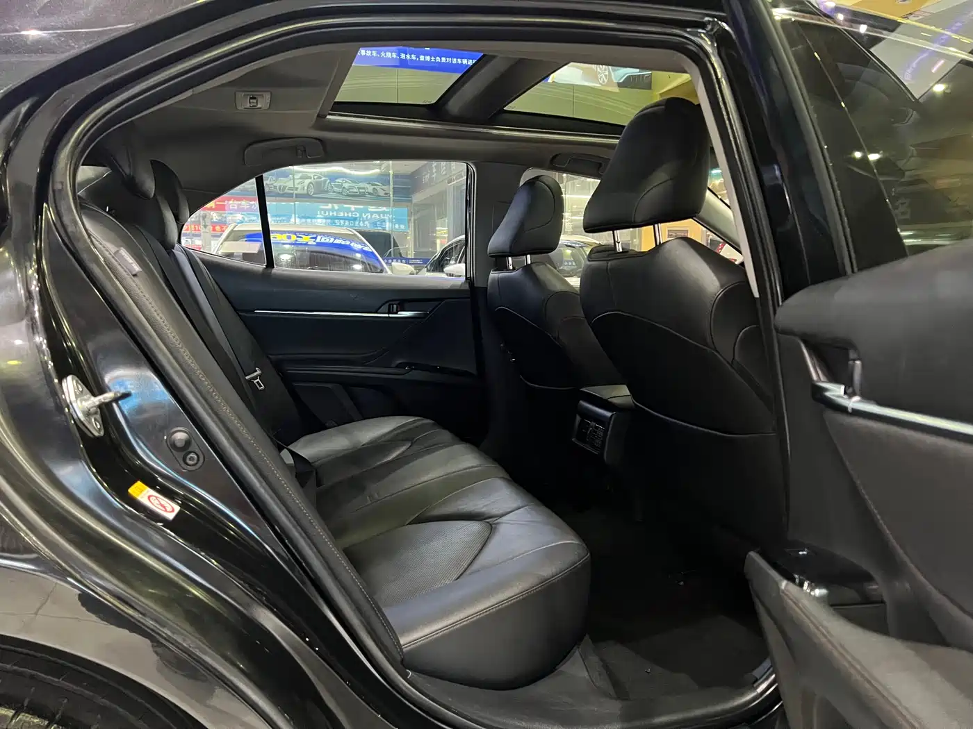 Toyota Camry 2018 2.5G Luxury Edition фото 10