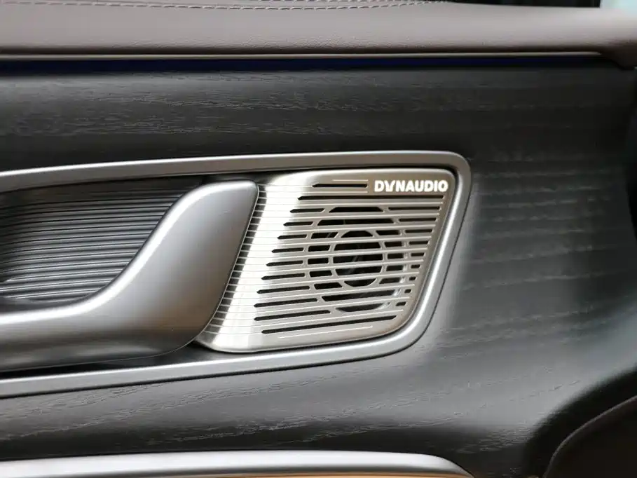 Denza D9 2026 2024 DM-i 980 AWD Prestige