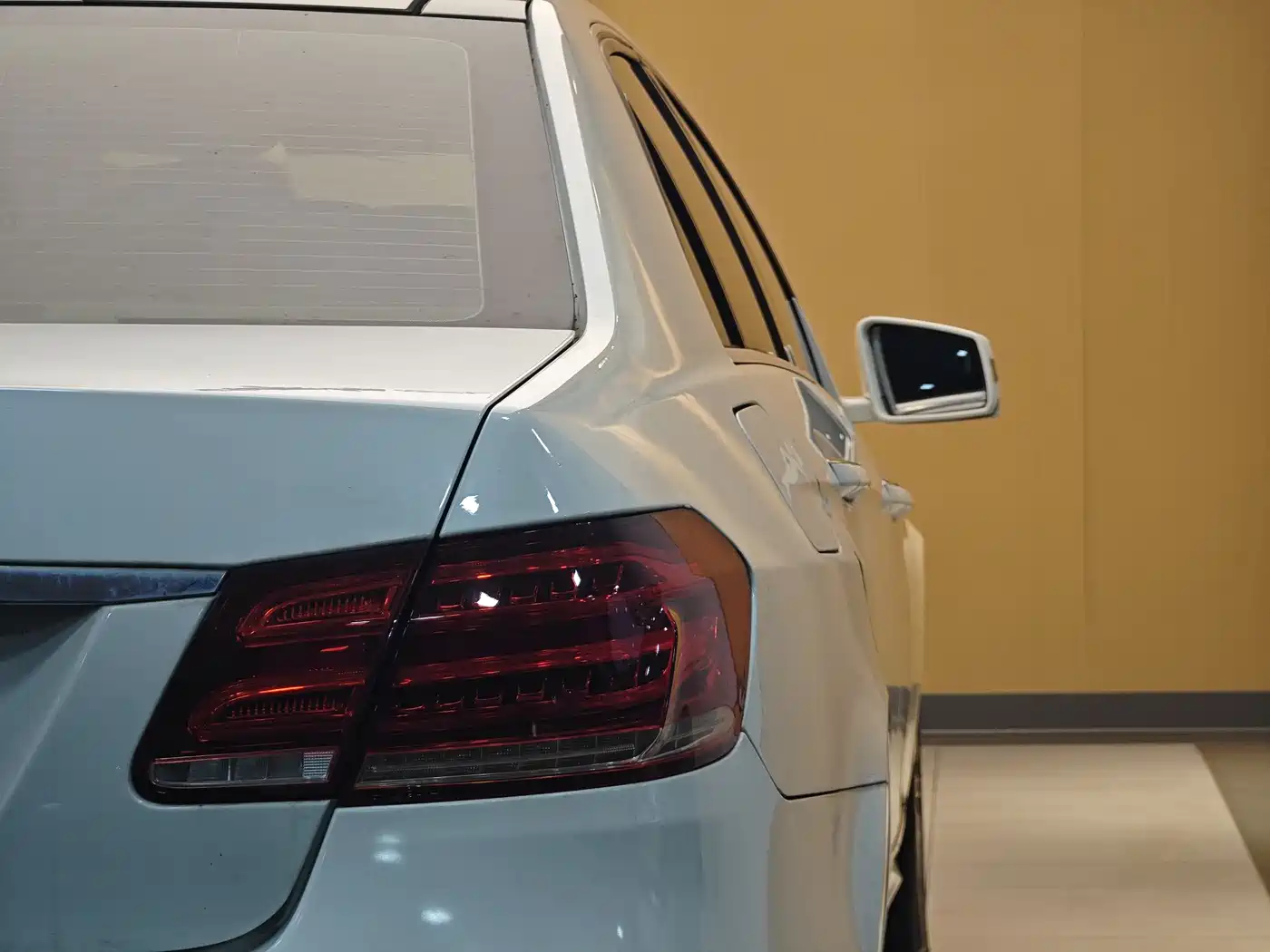 Mercedes-Benz E-Class (Import) 2009 Model E 300 Elegance Version фото 28