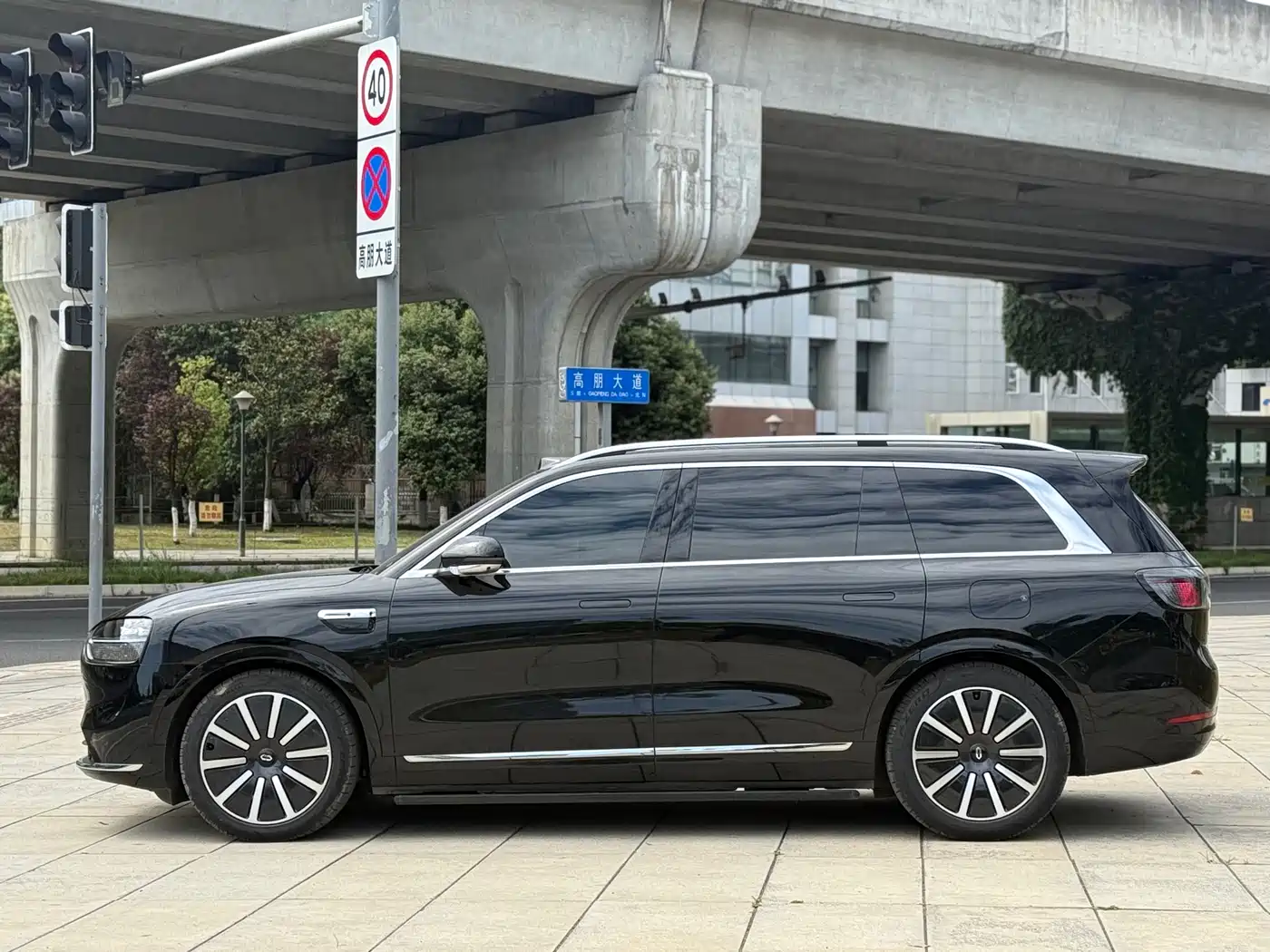 AITO Wenjie AITO M9 2025 Extended Range Max 52kWh 6-Seater фото 4