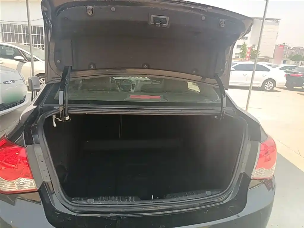 Chevrolet Cruze 2014 1.6L SL Million Commemorative Edition AT фото 19