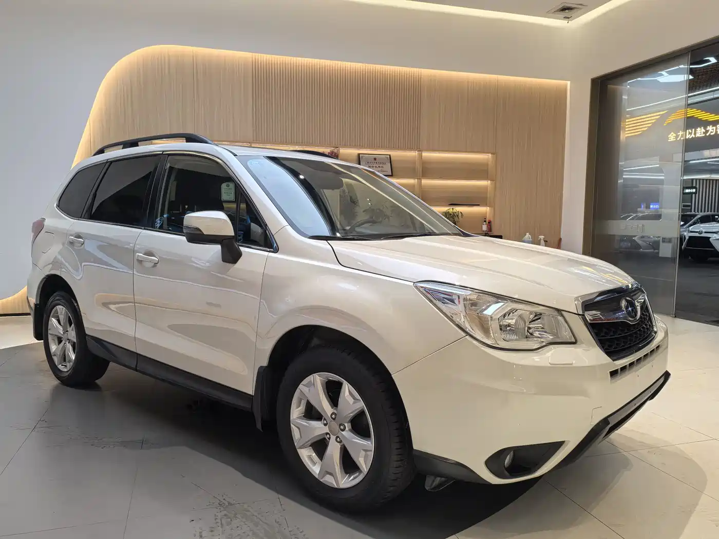 Subaru Forester 2013 2.5i Automatic Elite Navigation Edition фото 3