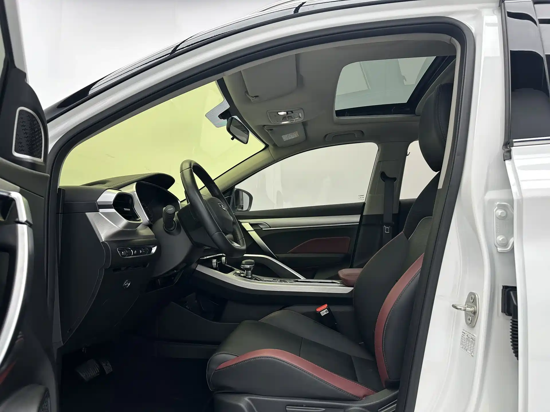 Фото 5 - Geely Coolray