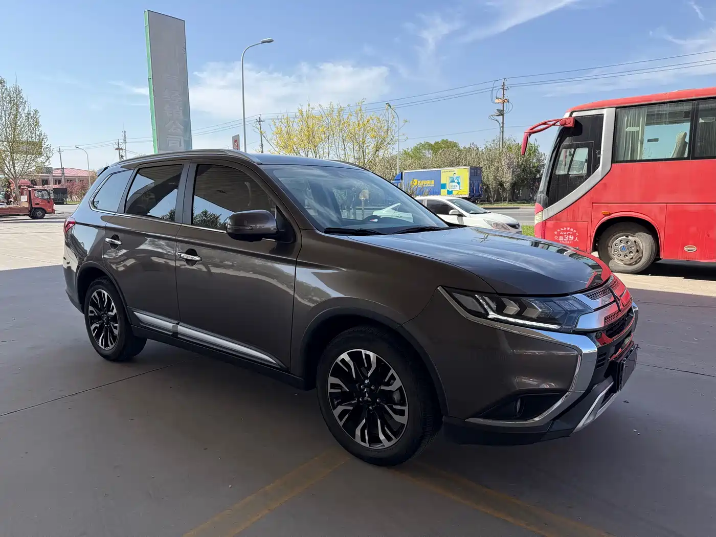Mitsubishi Outlander 2019 2.4L 4WD Deluxe Edition 7-Seater China VI фото 3