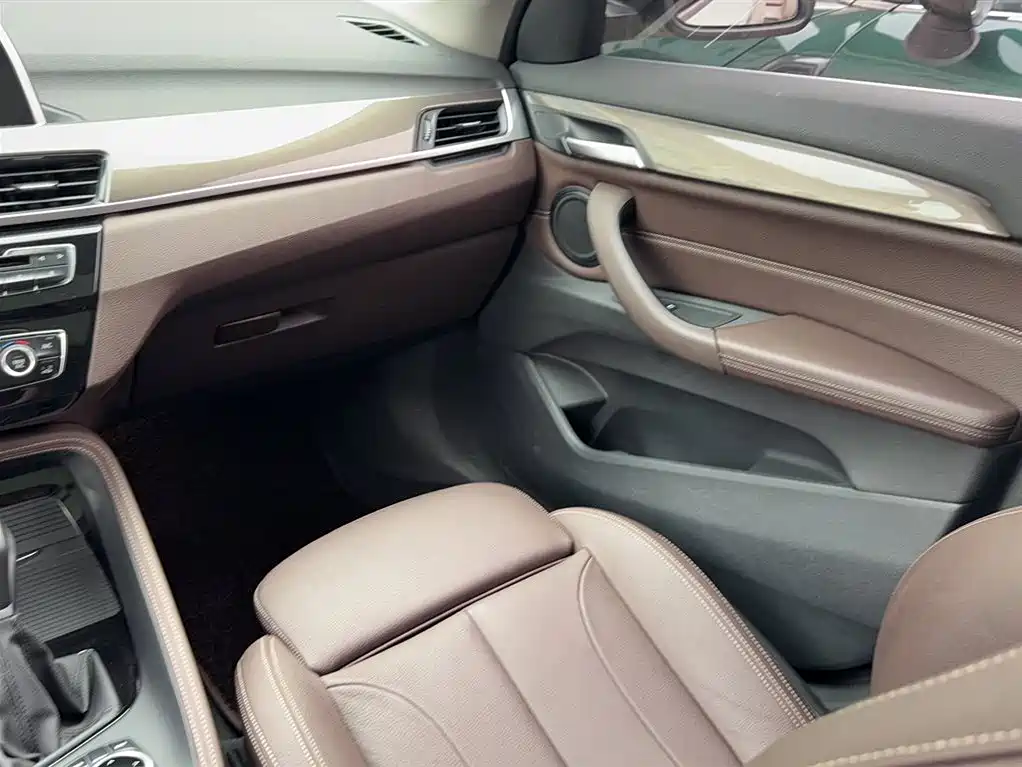 BMW X1 2018 xDrive20Li Premium Model фото 12