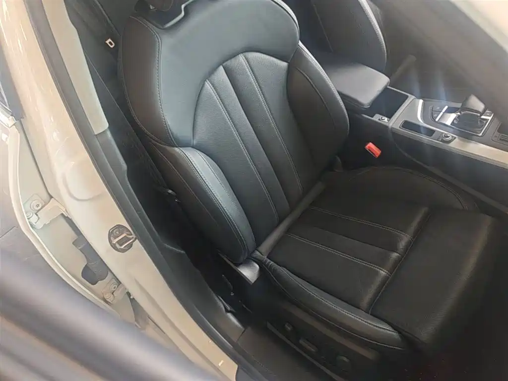 Audi A4L 2020 40 TFSI Fashion Dynamic Edition фото 25