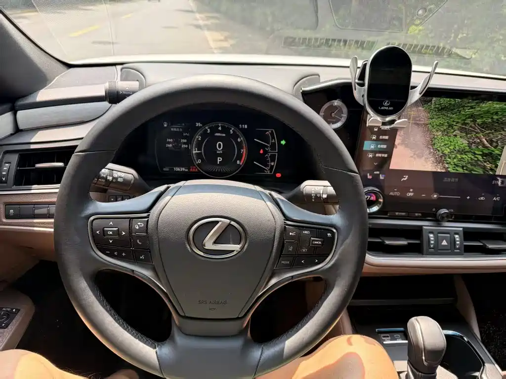 Lexus ES 2026 2025 200 Ultimate Edition