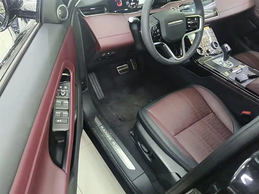 Land Rover Range Rover Evoque 2021 Range Rover Evoque L 249PS R-Dynamic First Edition Launch Edition фото 16