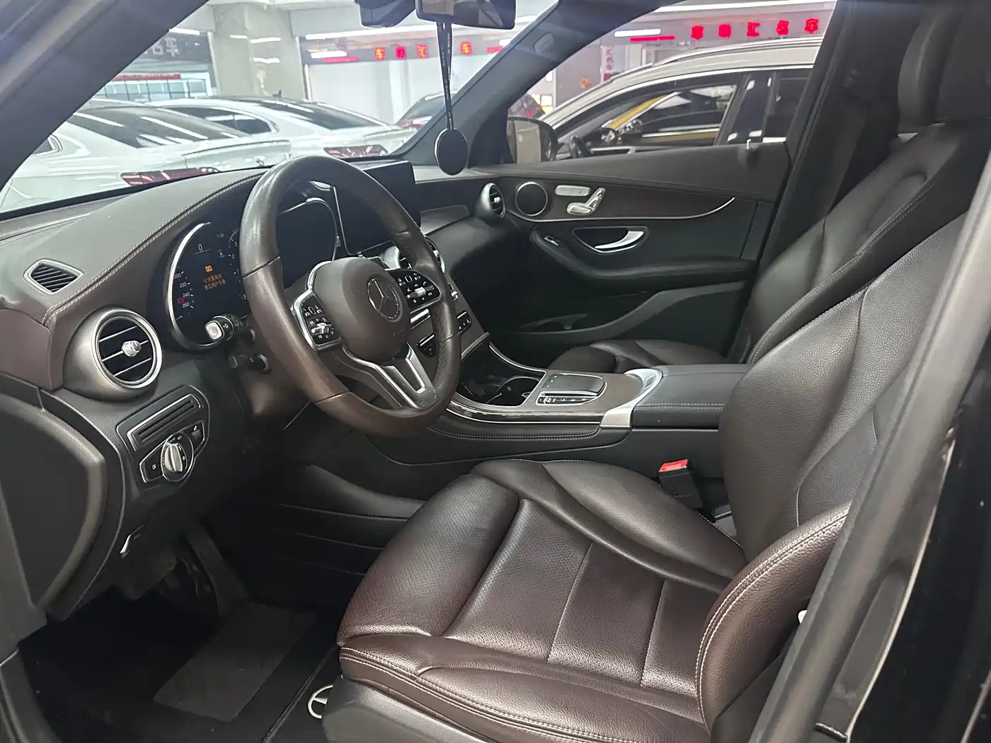 Mercedes-Benz GLC 2020 Facelift GLC 260 L 4MATIC Dynamic фото 4
