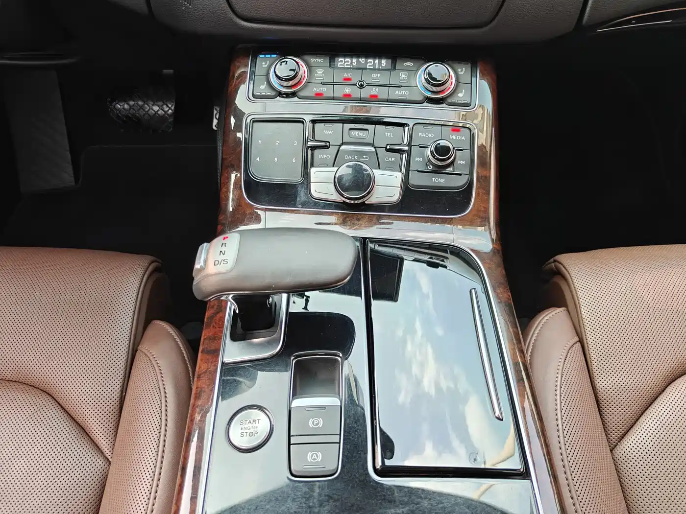 Audi A8 2014 A8L 45 TFSI quattro Luxury фото 13