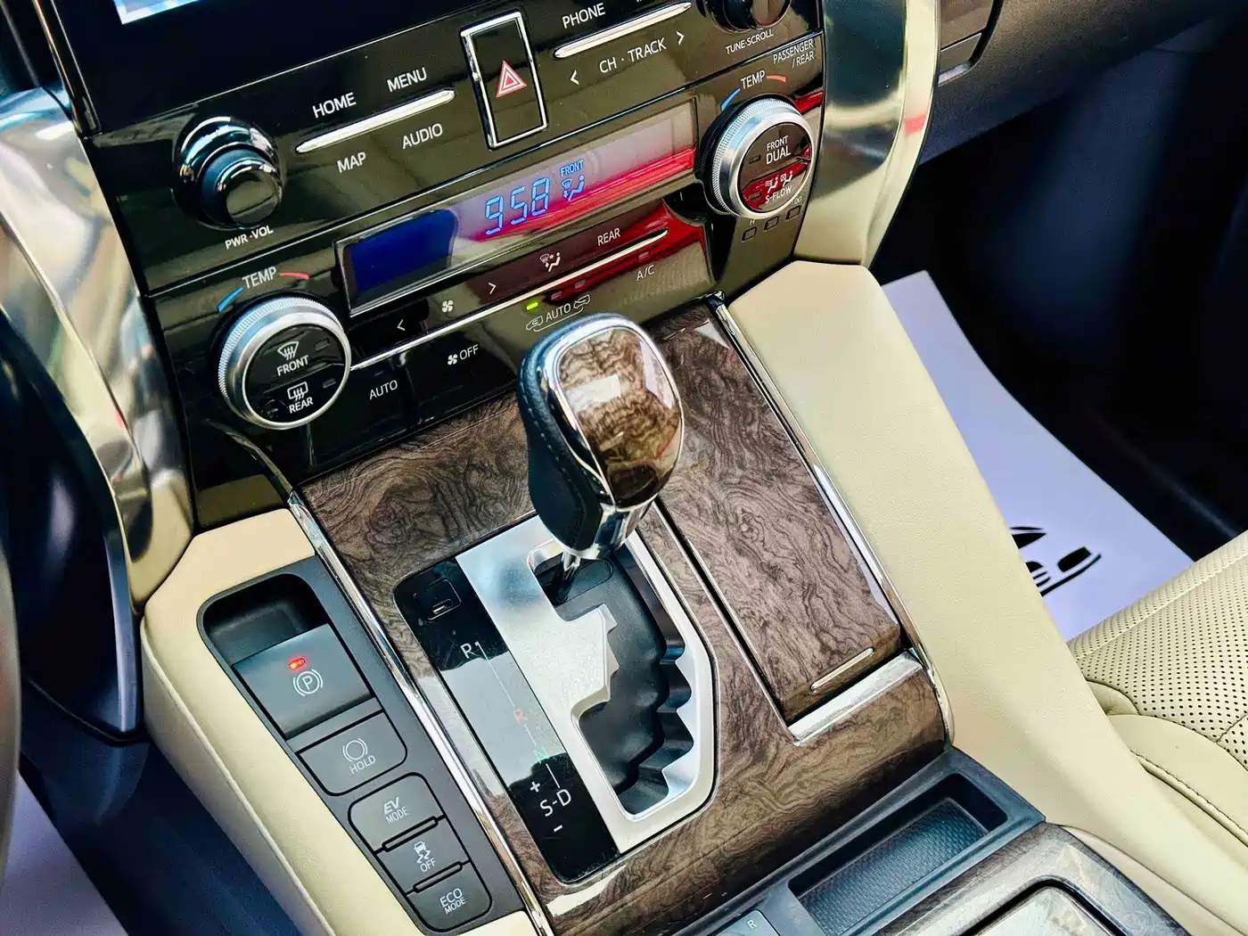 Toyota Vellfire 2020 Hybrid 2.5L Black Gold Limited Edition фото 9