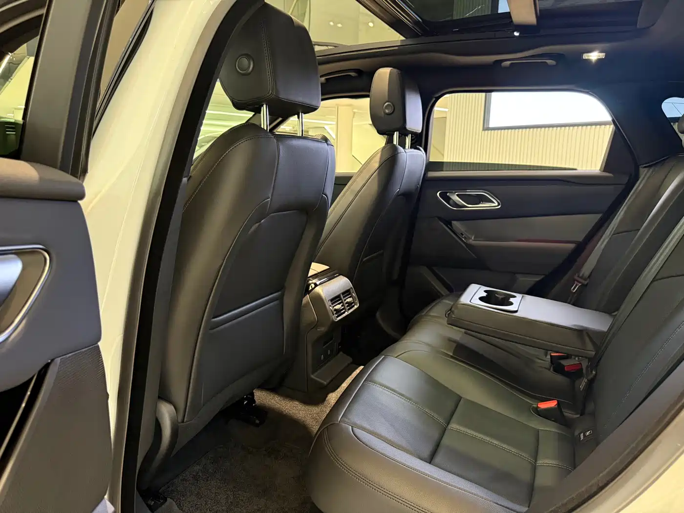 Land Rover Range Rover Velar 2024 Dynamic SE фото 9