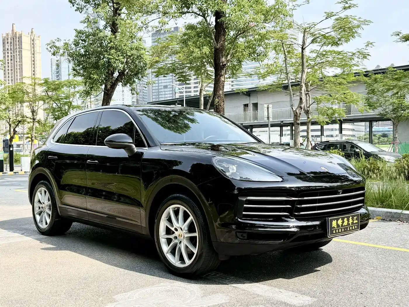 Photo 3 - Porsche Cayenne