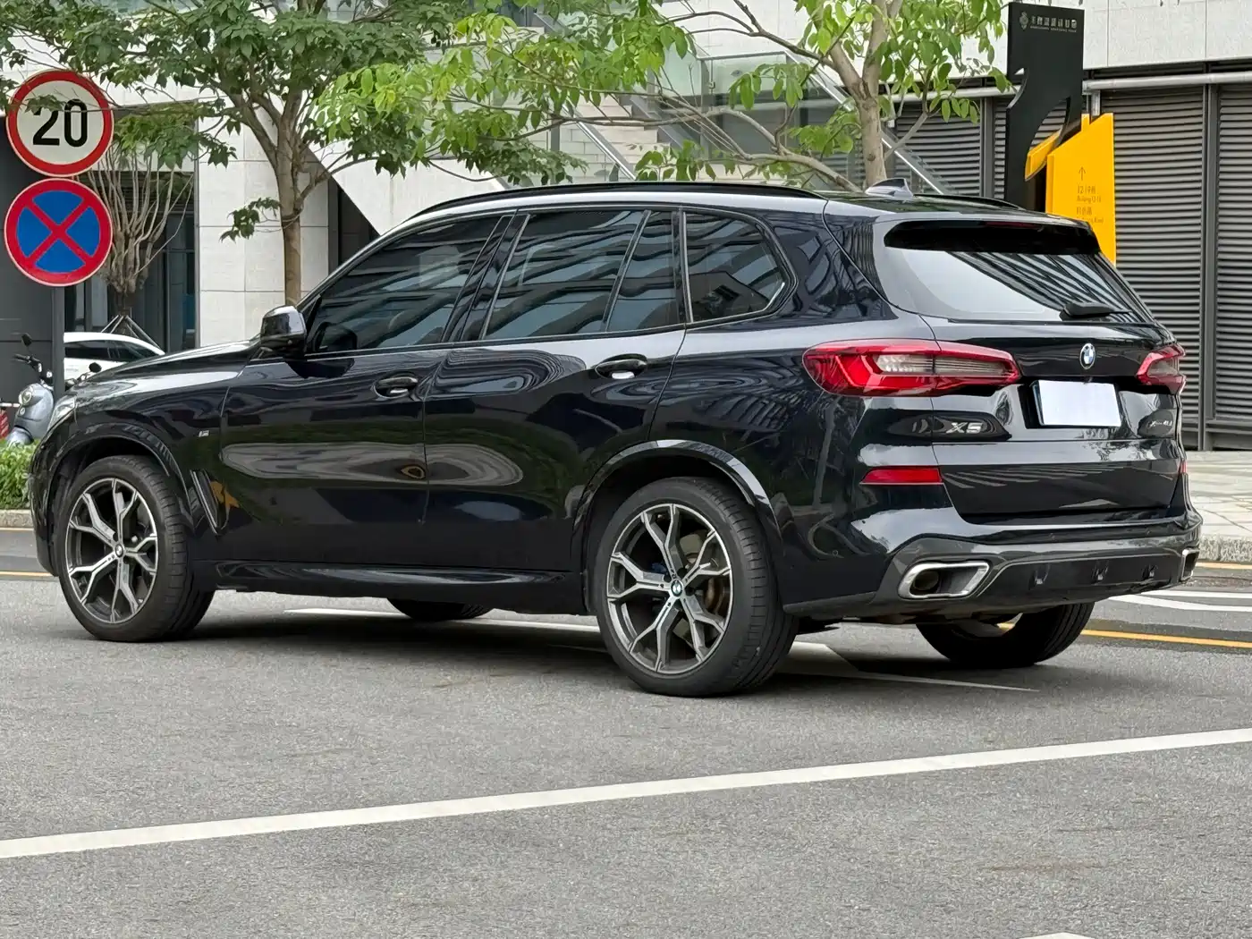 BMW X5 (Import) 2019 xDrive40i Exclusive M Sport Package фото 5