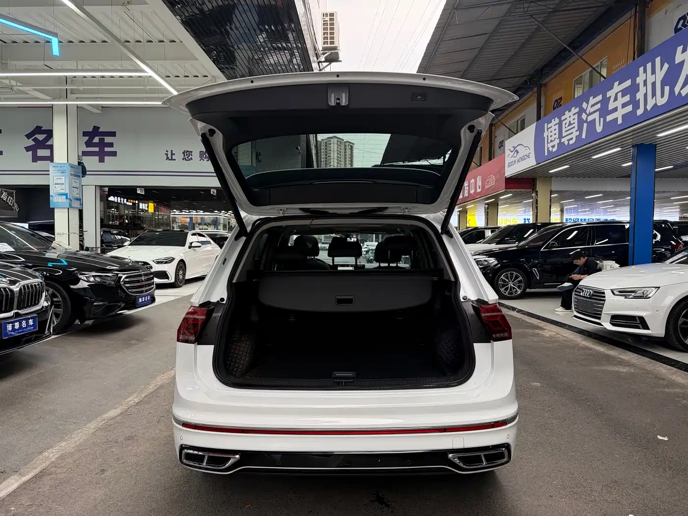 Volkswagen Tiguan L 2024 330TSI Automatic 2WD R-Line Premium Enjoyment Edition фото 20