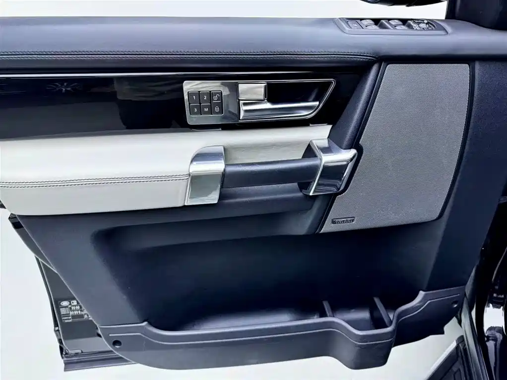 Land Rover Discovery 2014 3.0 SC V6 XXV Edition фото 10