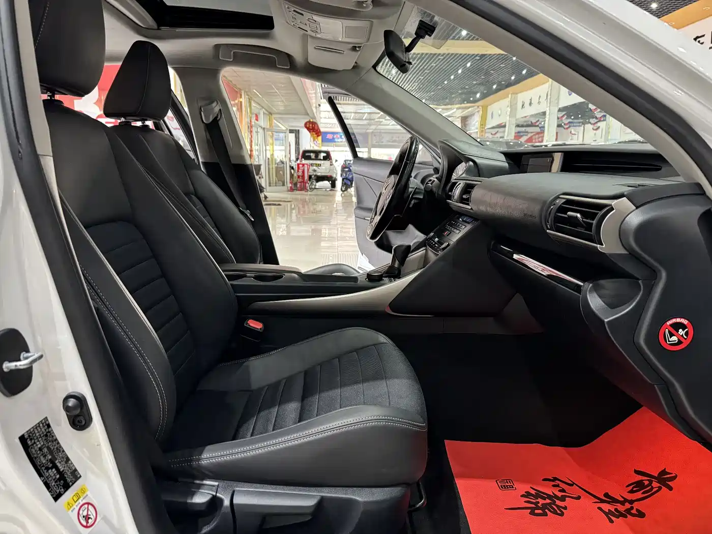 Lexus IS 2017 300 Leading Edition фото 4