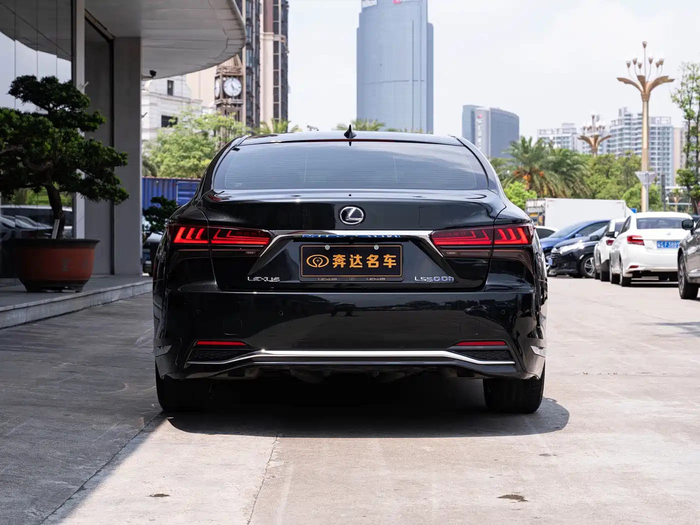 Lexus LS 2021 500h Excellence Edition фото 5
