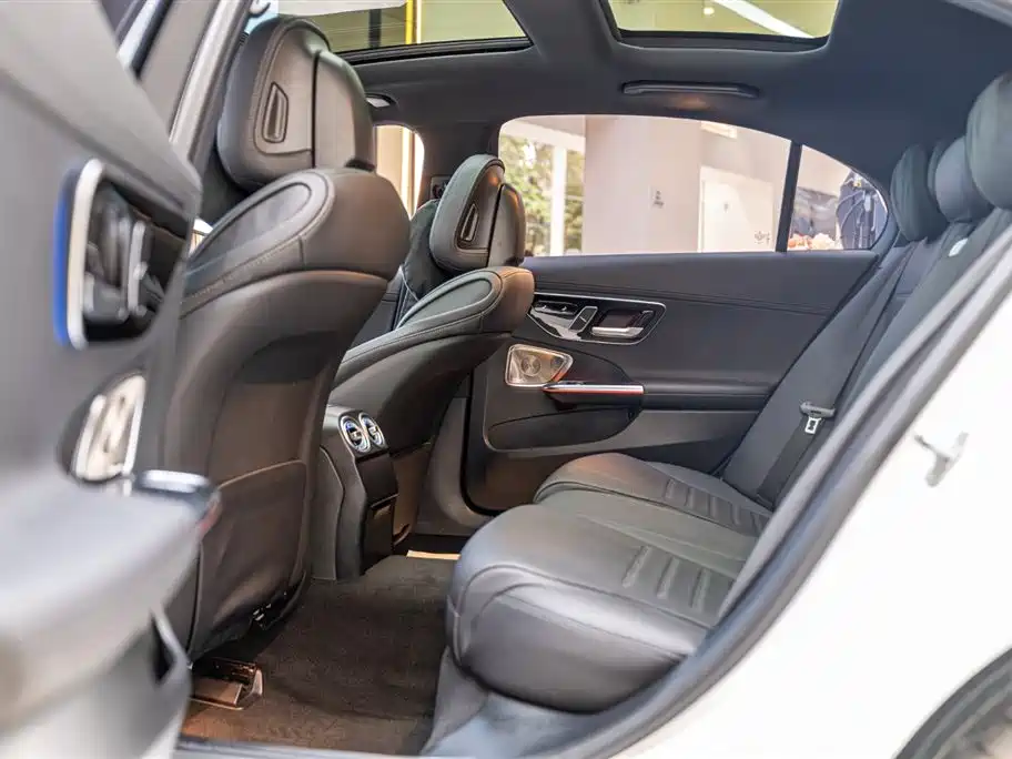 Mercedes-Benz C-Class 2024 C 260 L Night Edition Sport фото 16