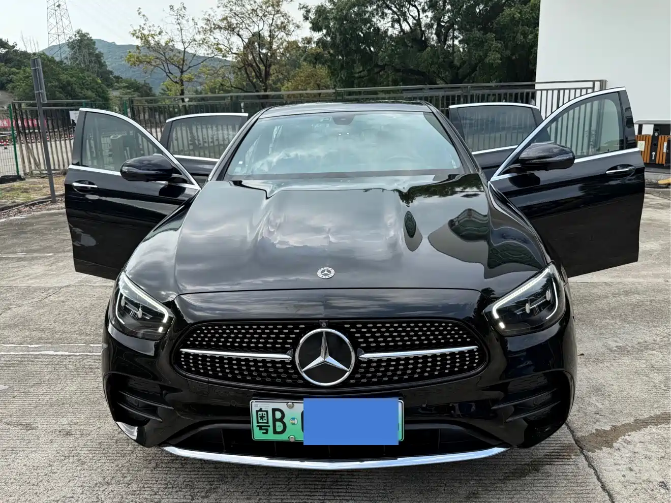 Mercedes-Benz E-Class New Energy 2022 Facelift II E 350 e L Plug-in Hybrid Sports Sedan фото 3