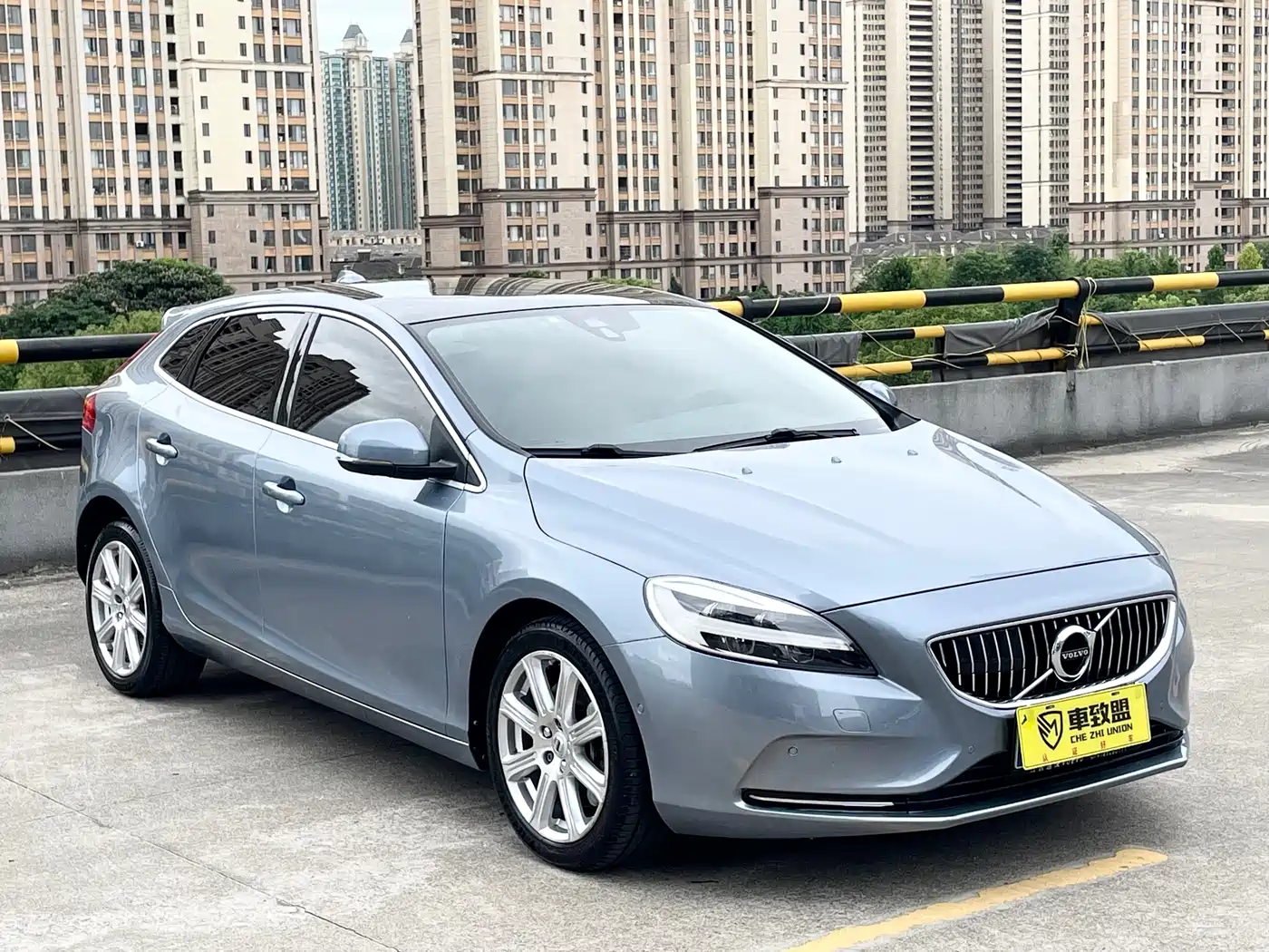 Фото 3 - Volvo V40