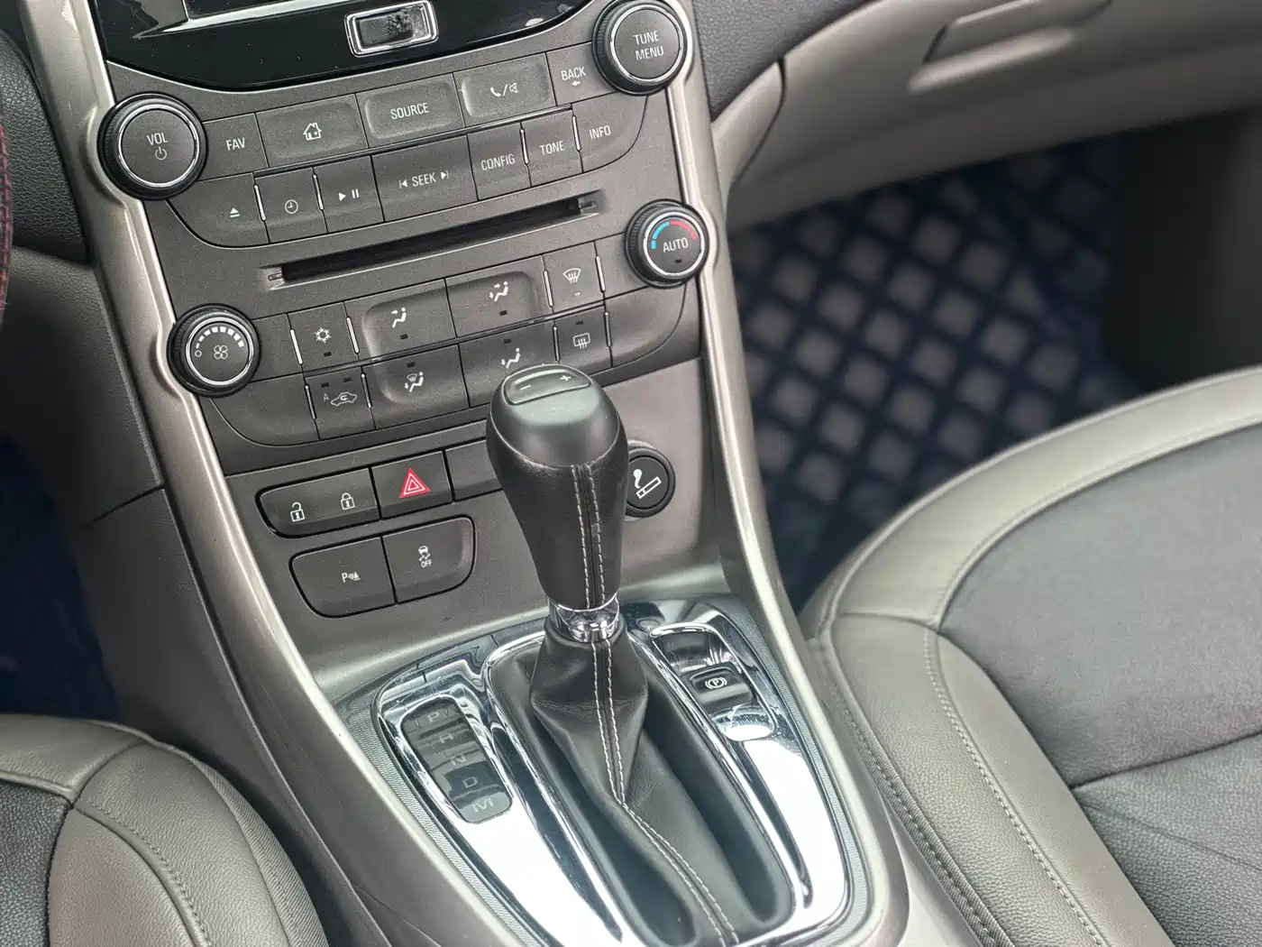 Chevrolet Malibu 2014 2.0L Automatic Luxury фото 44