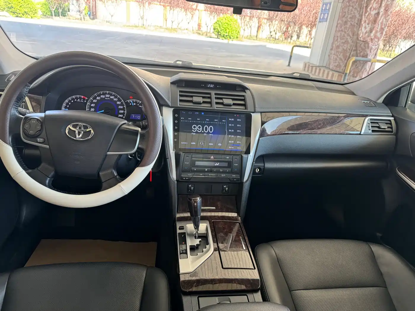 Toyota Camry 2016 2.0G 10th Anniversary Leading Edition фото 12