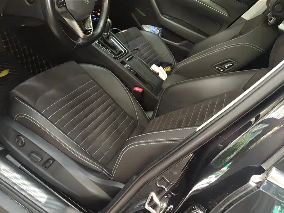 Volkswagen Magotan 2020 330TSI DSG Luxury фото 9