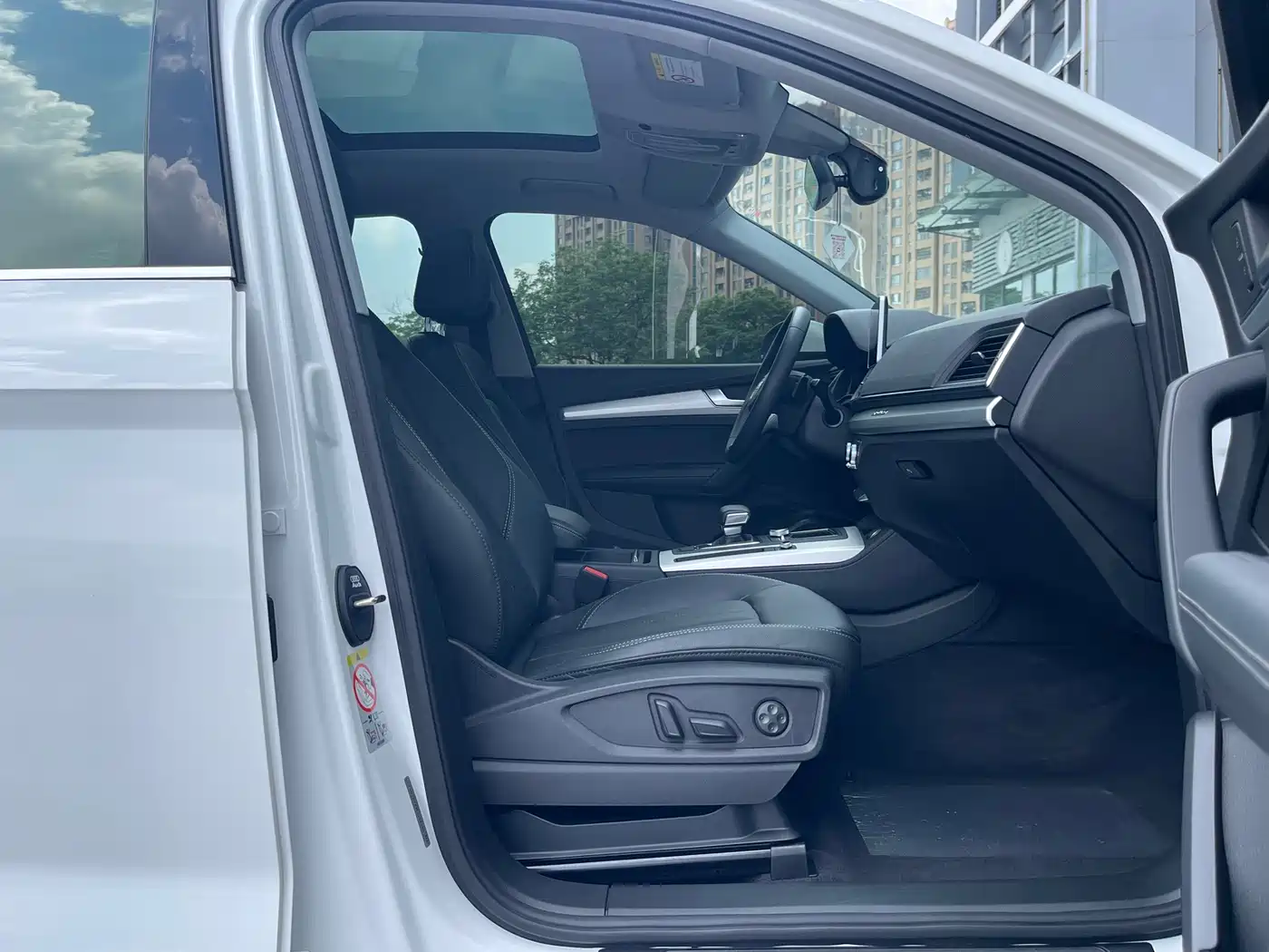 Audi Q5L 2020 Facelift 40 TFSI Honor Fashion фото 28