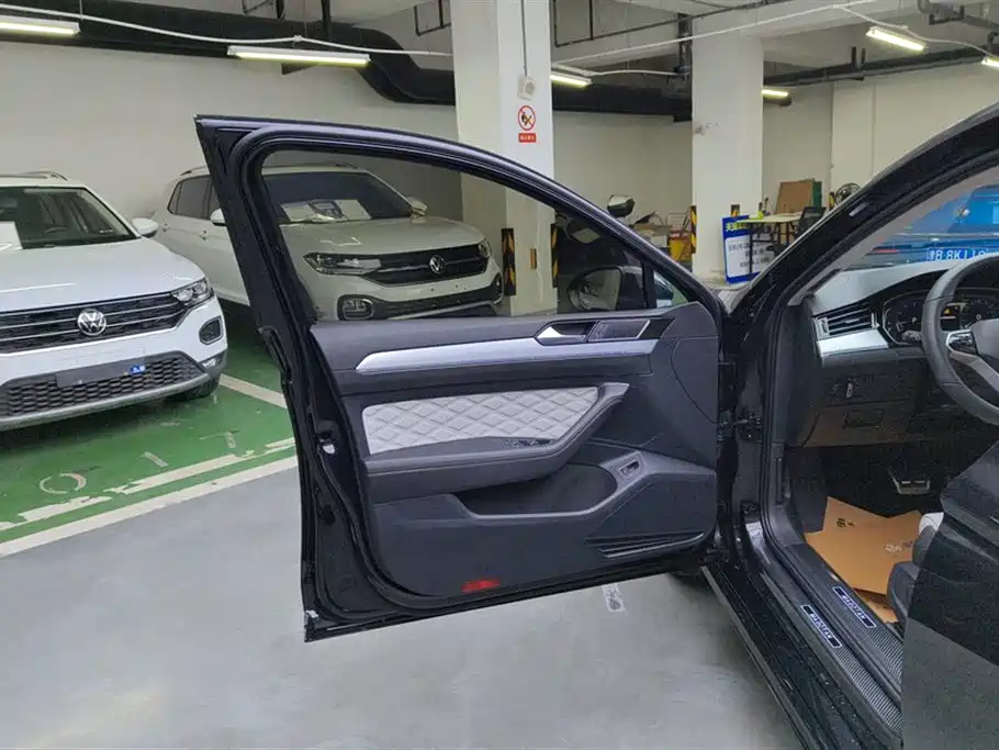 Volkswagen Magotan 2025 Popular Edition 330TSI DSG Luxury фото 7