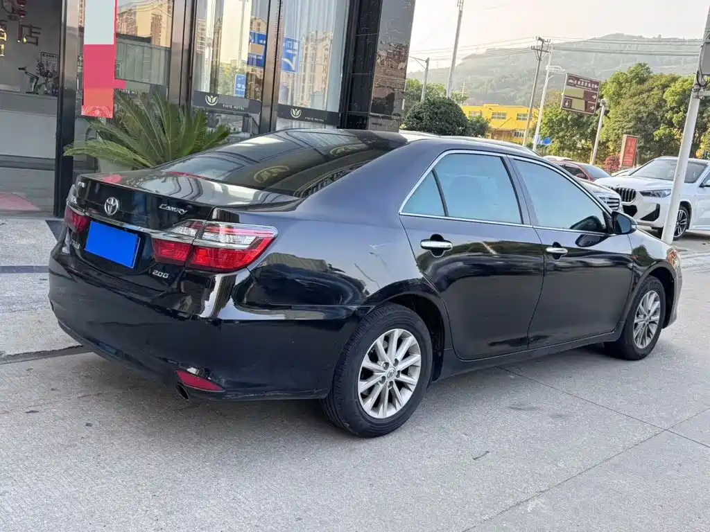 Photo 4 - Toyota Camry