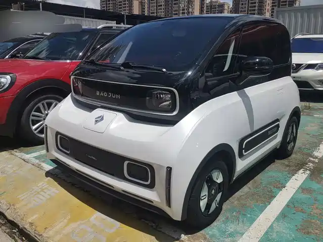 Baojun Baojun E300 2020 Stellar Smart Travel Edition