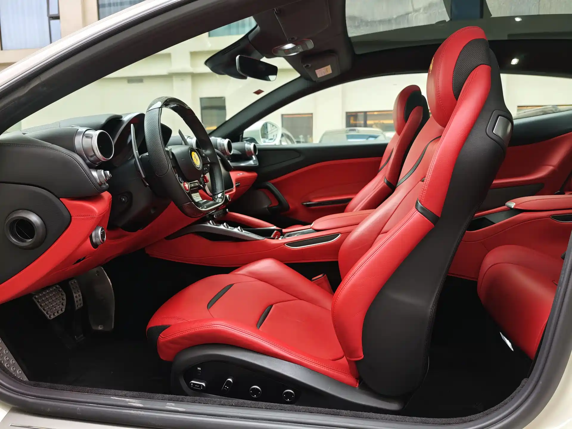 صورة 10 - Ferrari GTC4Lusso