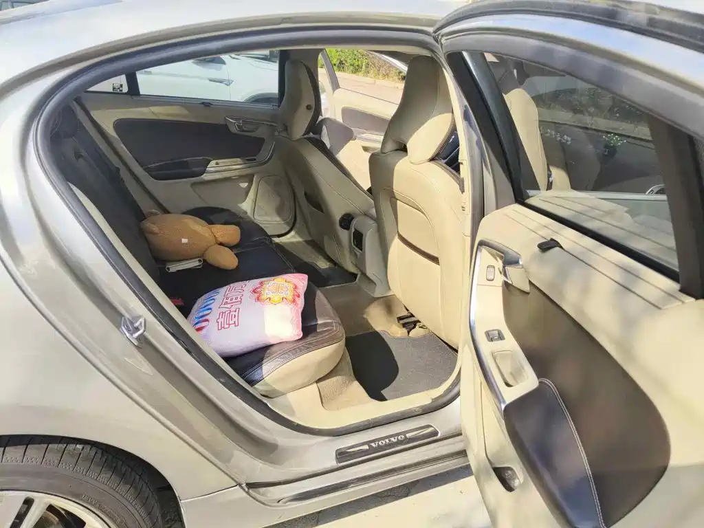 Photo 11 - Volvo S60