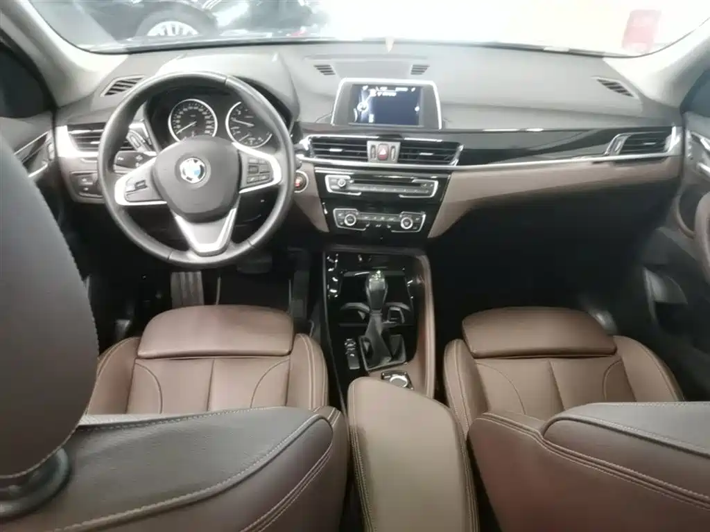 BMW X1 2016 sDrive18Li Luxury Model фото 16