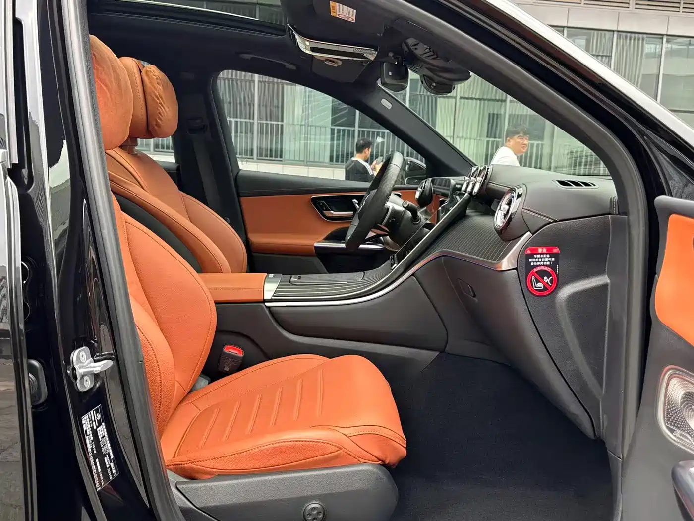 Mercedes-Benz GLC 2023 GLC 300 L 4MATIC Sport 5-Seater фото 6