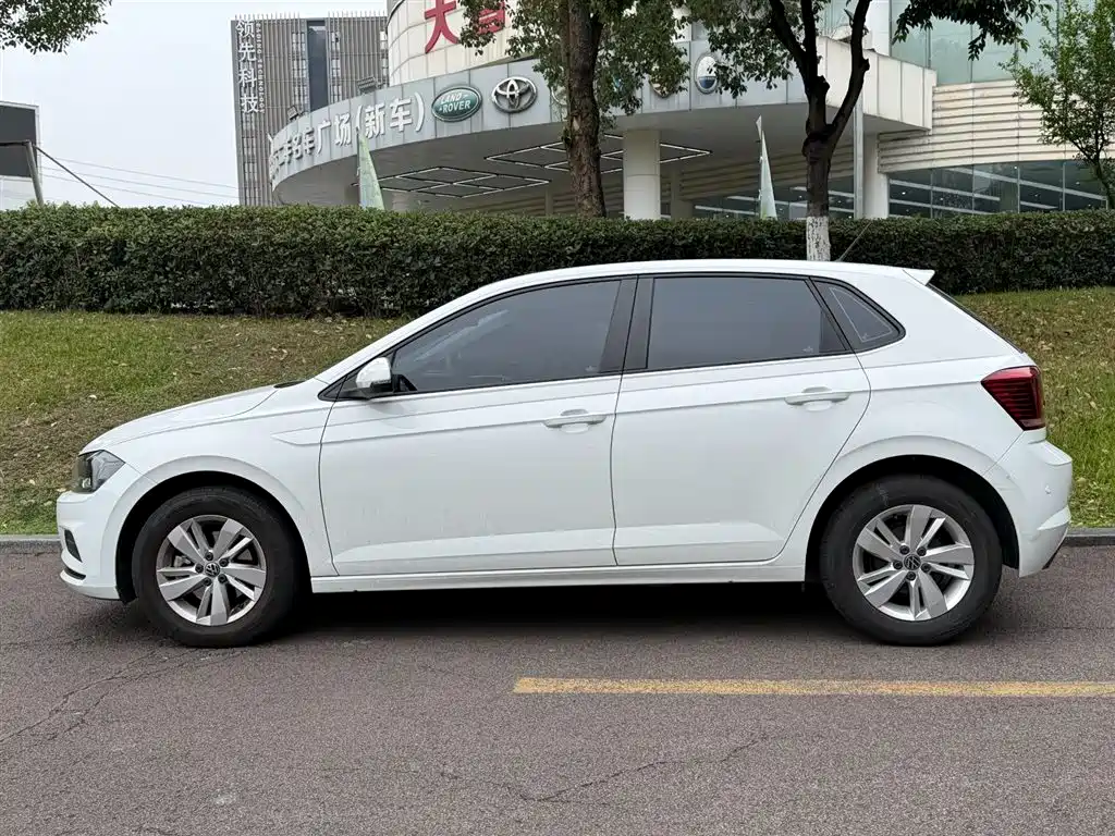 Volkswagen Polo 2023 Facelift Plus 1.5L Auto Joyful Living Edition фото 3