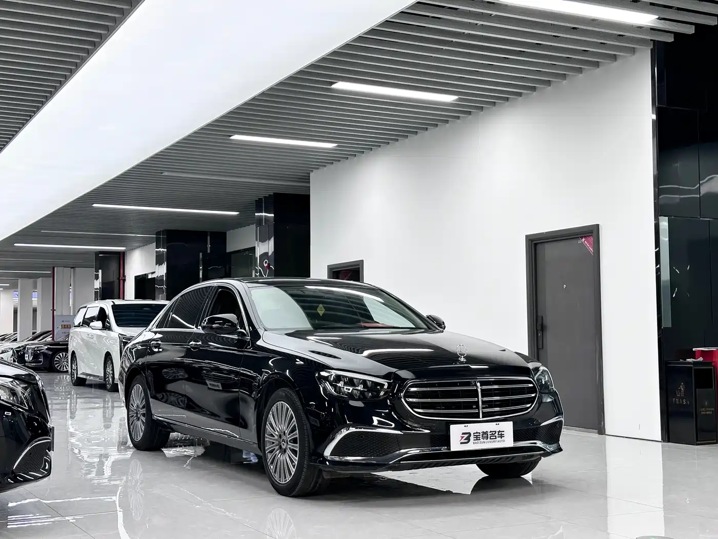 Mercedes-Benz E-Class 2022 E 300 L Fashion фото 3